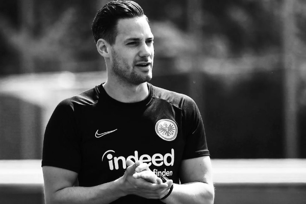 法兰克福U19主帅赫尔格·拉舍因车祸去世：警方确认自杀