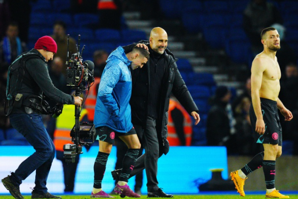 英联杯比赛后瓜迪奥拉对福登进行了指导