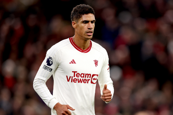 31岁的法国后卫瓦拉内宣布因伤退役